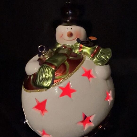 QVC Home Reflections Ceramic SNOWMAN Luminary with Flameless Candle in Gift Box  - Picture 13 of 14